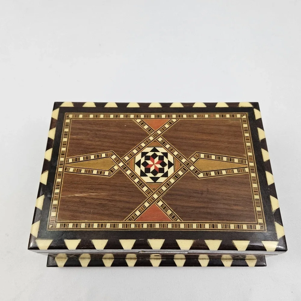 N/A jewelry lined keepsake